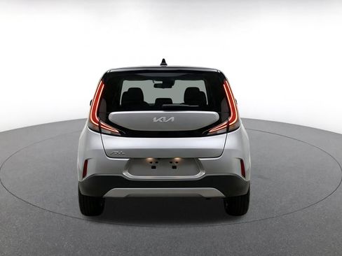 Used 2025 Kia Soul LX w/ LX Technology Package FWD image 6