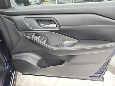 Used 2025 Nissan Rogue SV w/ SV Premium Package FWD image 36
