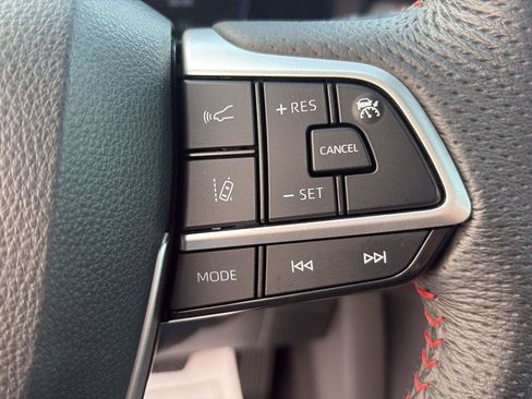 Used 2025 Toyota Sienna XSE AWD/4WD image 11