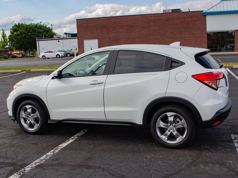 Used 2017 Honda HR-V EX image 6