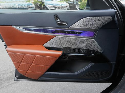 Certified 2023 BMW i7 xDrive60 AWD/4WD image 28