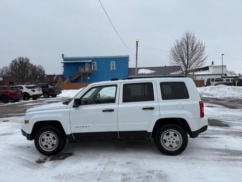 Used 2016 Jeep Patriot Sport image 2