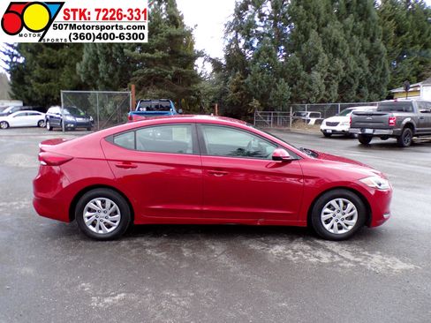 Used 2017 Hyundai Elantra SE image 9