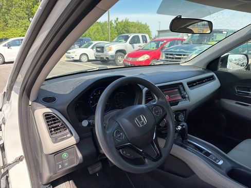 Used 2021 Honda HR-V LX image 15