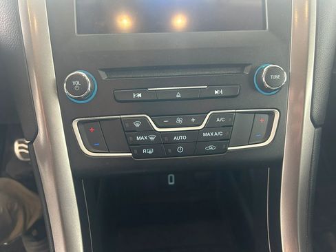 Used 2018 Ford Fusion SE FWD image 20