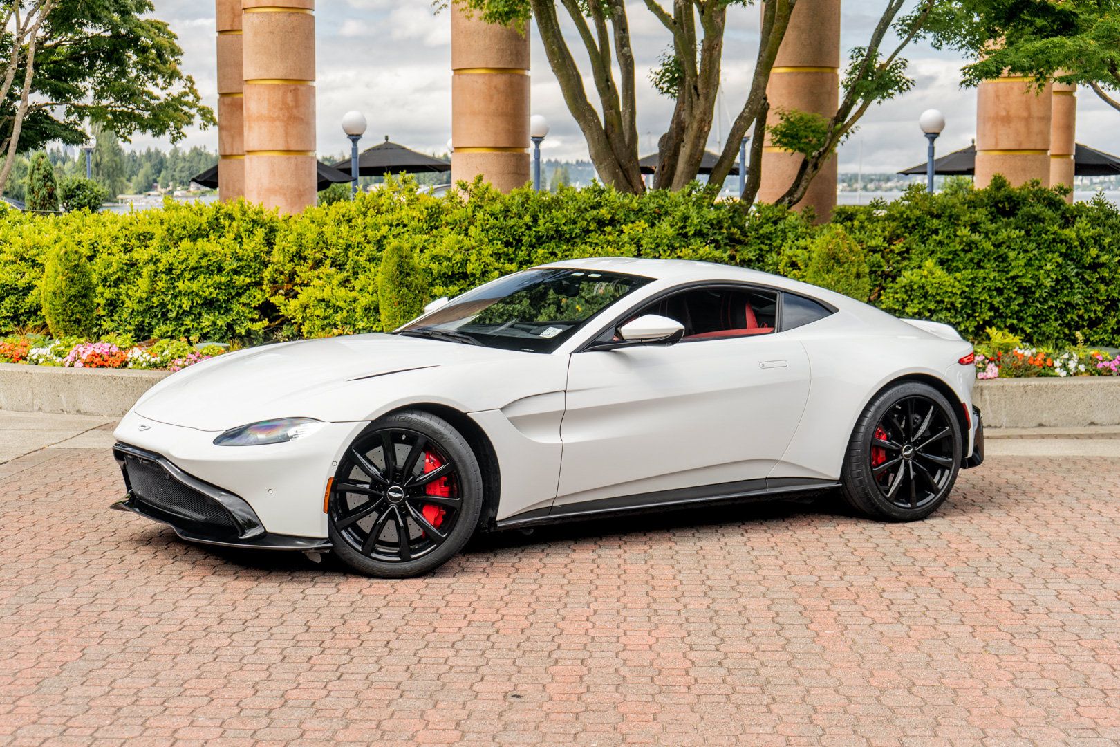 Used 2020 Aston Martin V8 Vantage Coupe RWD image 33