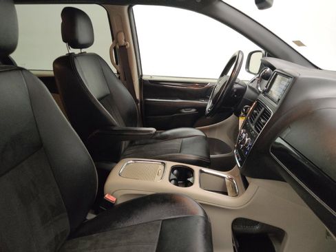 Used 2019 Dodge Grand Caravan SXT FWD image 21