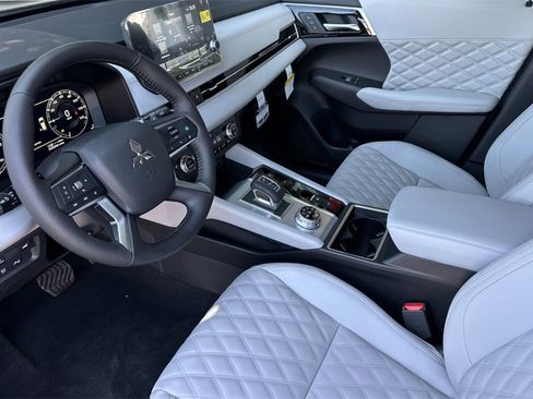 New 2025 Mitsubishi Outlander SEL image 11