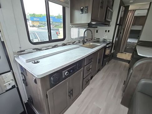 Used 2023 Ford E-450 and Econoline 450 Super Duty w/ Motorhome Prep Package image 19