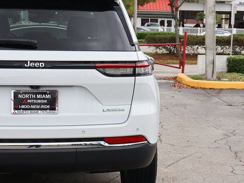 Used 2022 Jeep Grand Cherokee Laredo w/ Luxury Tech Group I image 15