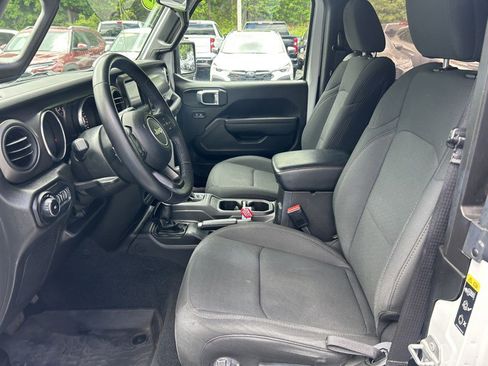 Used 2022 Jeep Wrangler Sport AWD/4WD image 18