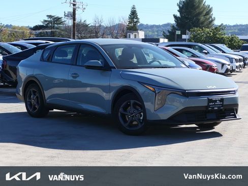 New 2026 Kia K4 LXS image 1