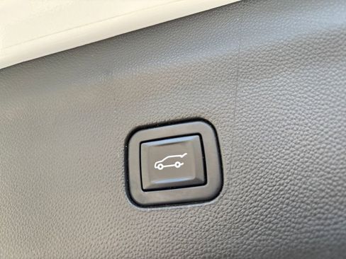Used 2022 Buick Enclave Essence w/ Experience Buick Package FWD image 37