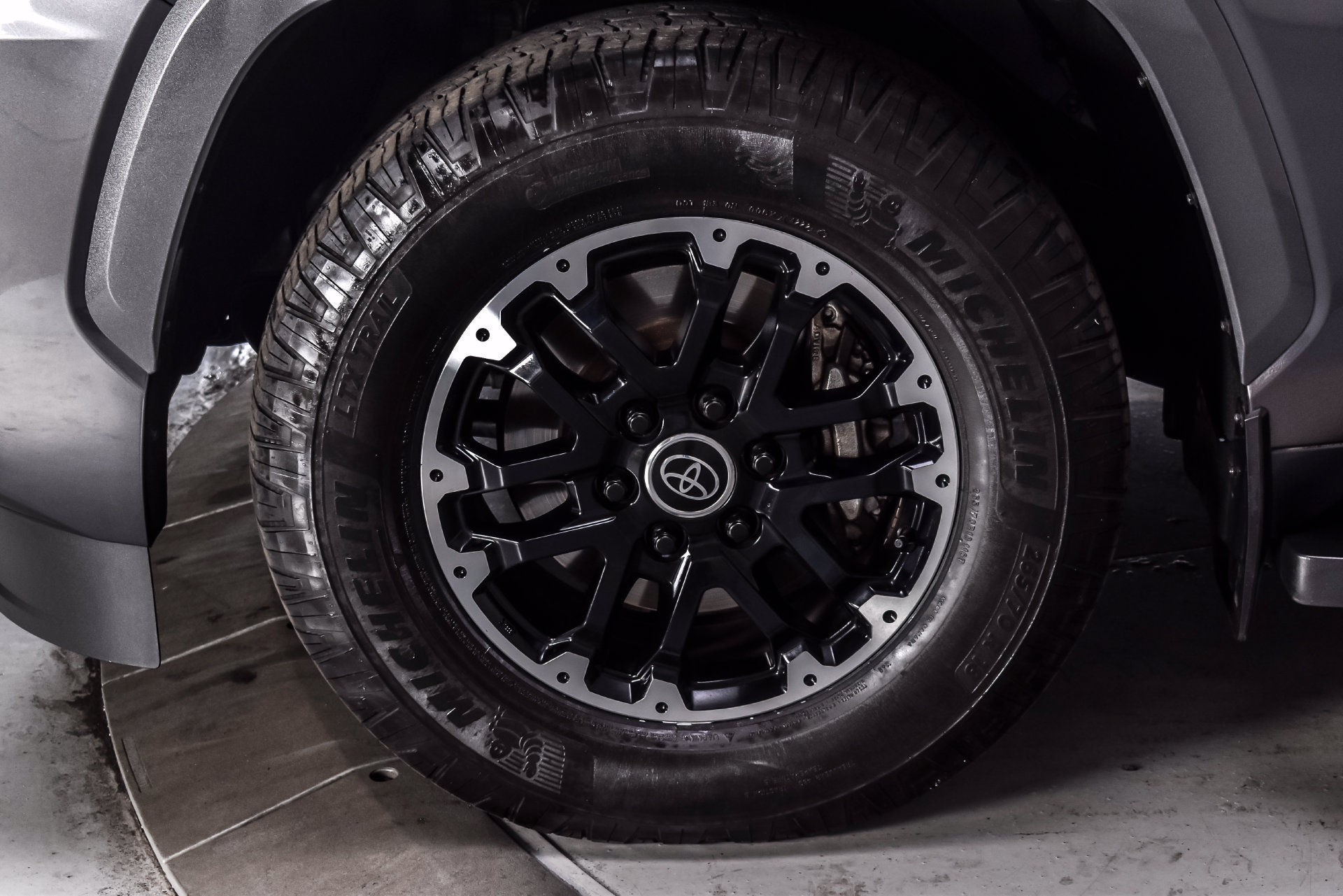 Used 2023 Toyota Sequoia Limited w/ TRD Off-Road Package AWD/4WD image 9