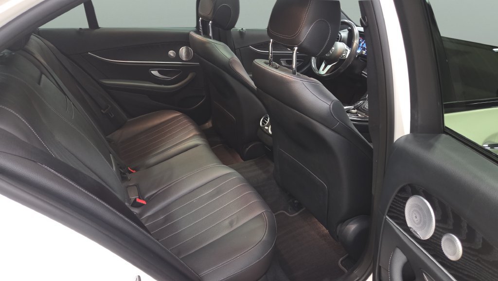 Used 2020 Mercedes-Benz E 350 4MATIC Sedan w/ Parking Assistance Package image 27