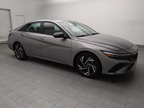Used 2025 Hyundai Elantra Sport FWD image 11