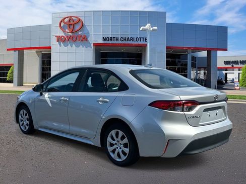 Used 2025 Toyota Corolla LE FWD image 5