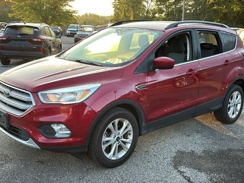 Used 2018 Ford Escape SE FWD image 2