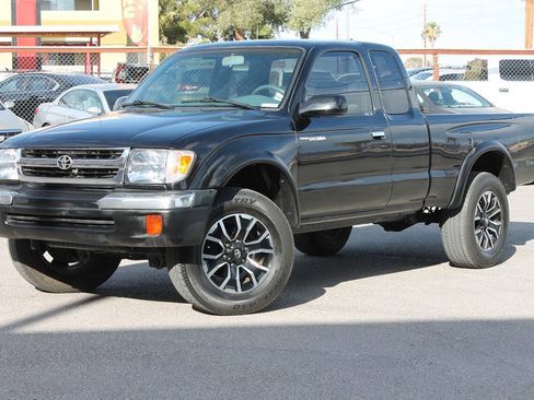 Used 2000 Toyota Tacoma PreRunner w/ Value Pkg RWD image 3
