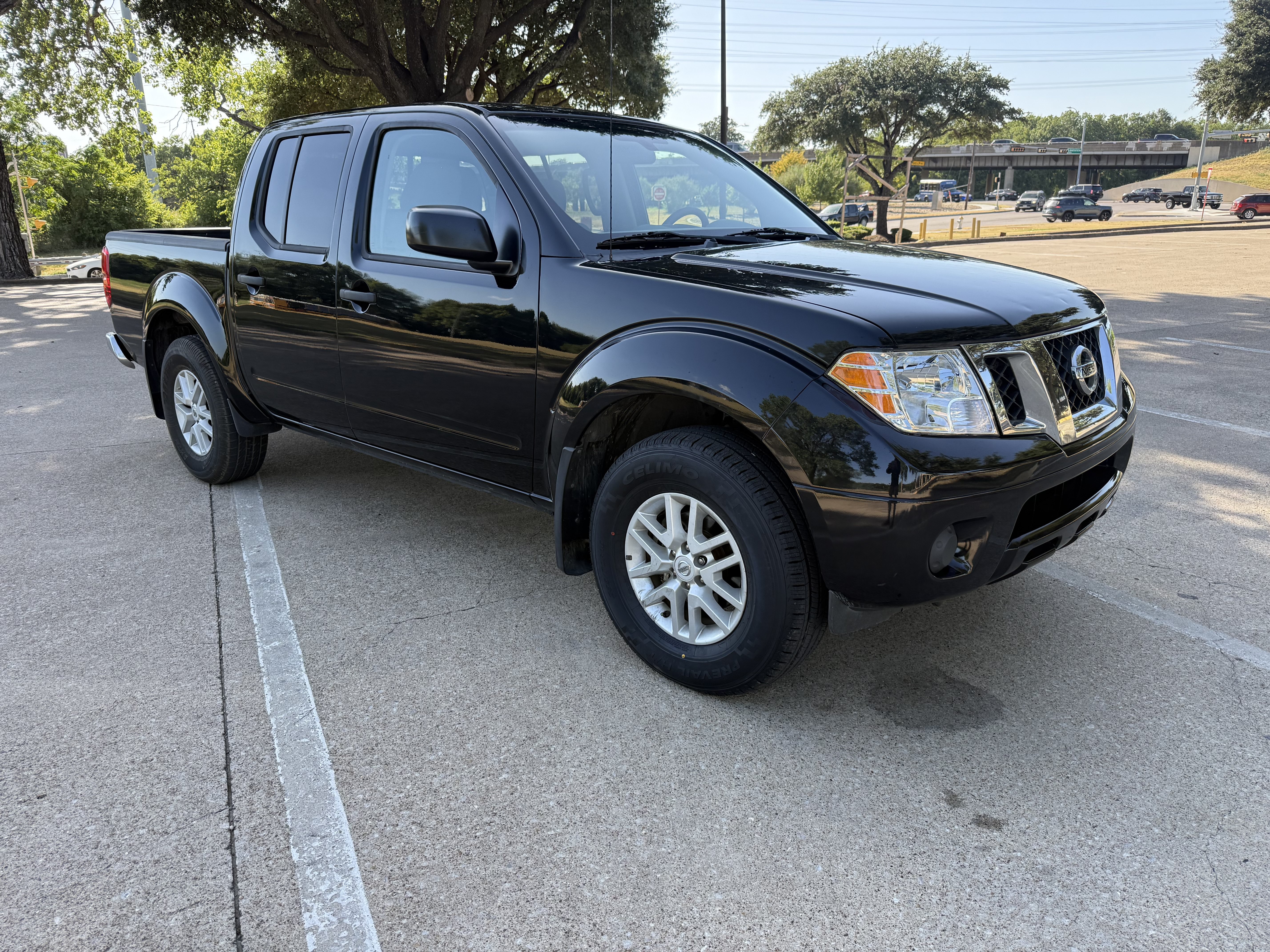 Used 2020 Nissan Frontier SV w/ SV Utility Package AWD/4WD image 3