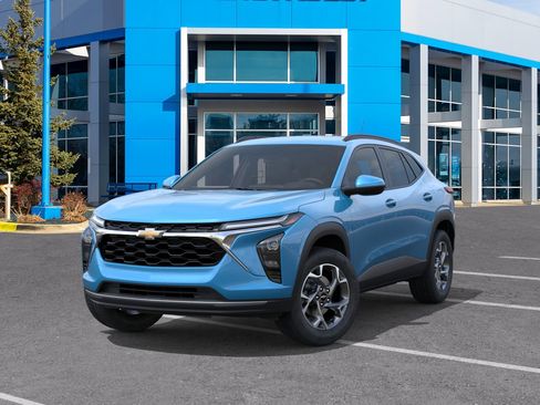 New 2026 Chevrolet Trax LT w/ Driver Confidence Package FWD image 6