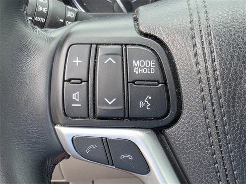 Used 2019 Toyota Highlander XLE image 28