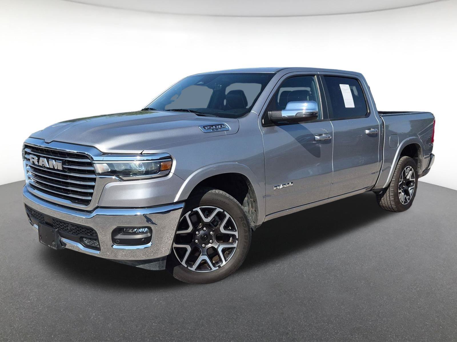 Used 2025 RAM 1500 Laramie AWD/4WD image 1