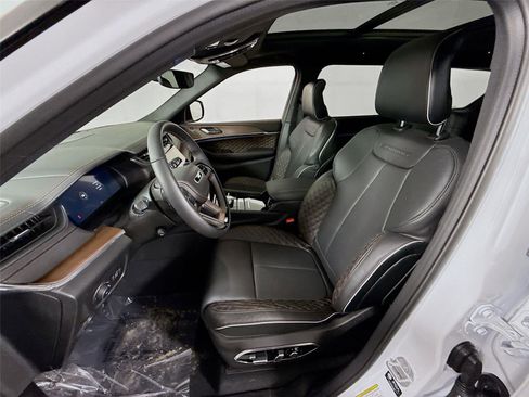 New 2025 Jeep Grand Cherokee L Summit w/ Obsidian Package image 16