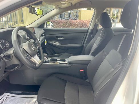 Used 2025 Nissan Sentra SV FWD image 10