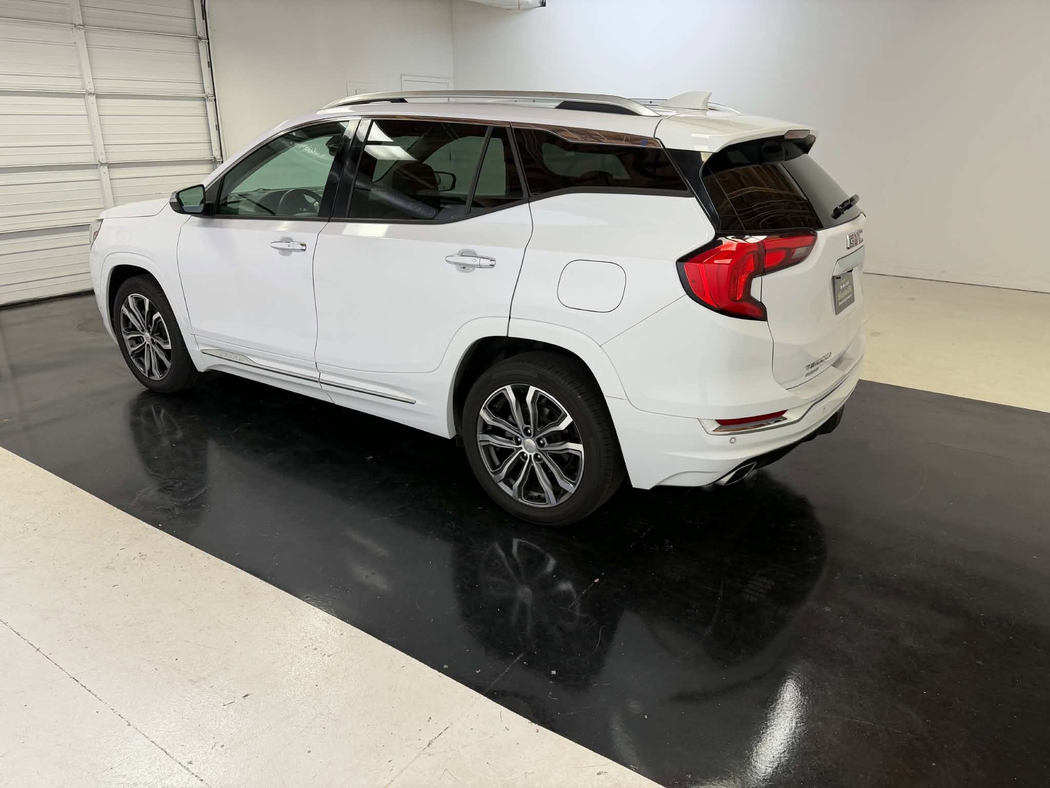 Used 2018 GMC Terrain Denali w/ Advanced Safety Package FWD image 24
