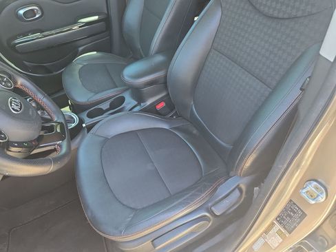 Used 2018 Kia Soul ! FWD image 16