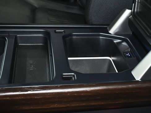 Used 2024 Land Rover Defender 130 X image 32