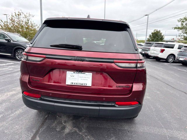 Used 2023 Jeep Grand Cherokee Limited w/ Black Appearance Package AWD/4WD image 9
