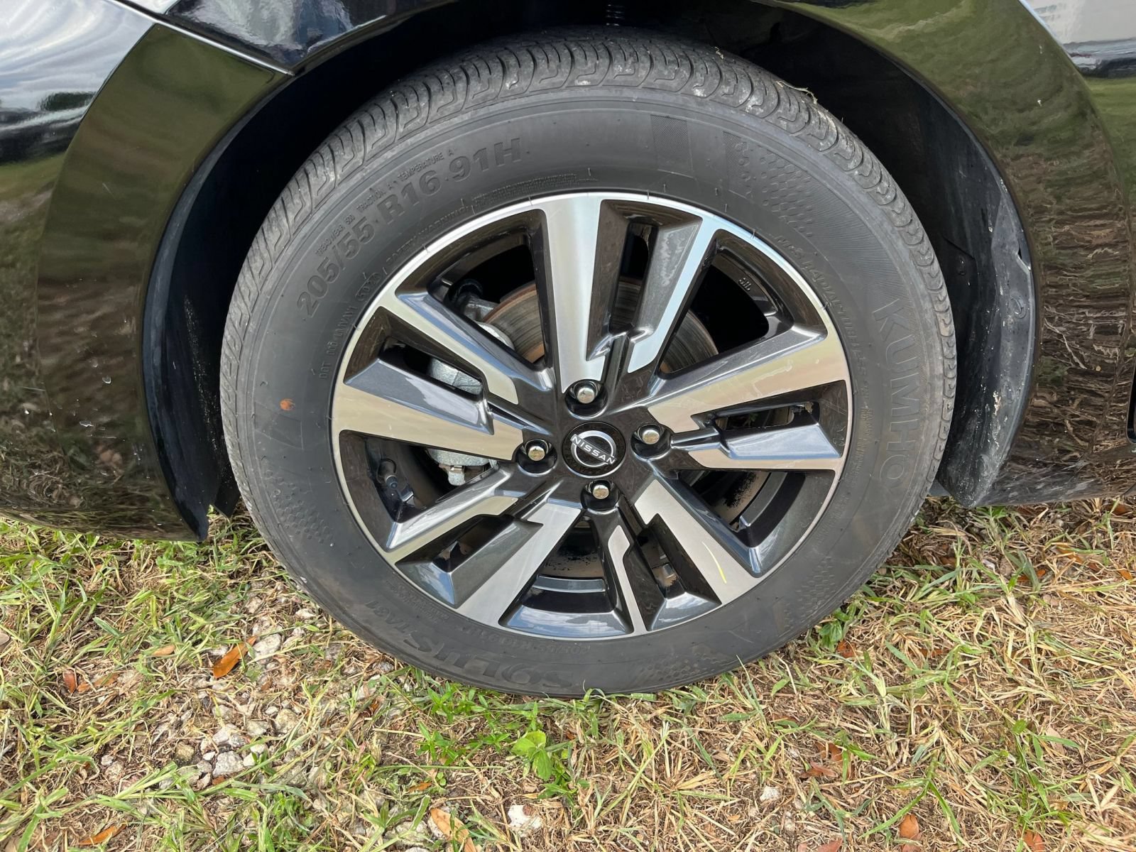 Used 2025 Nissan Versa SV FWD image 27