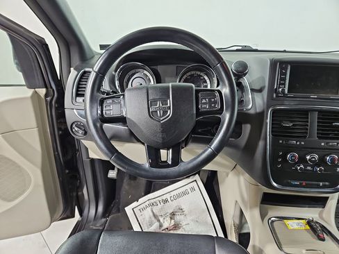 Used 2018 Dodge Grand Caravan SXT image 14