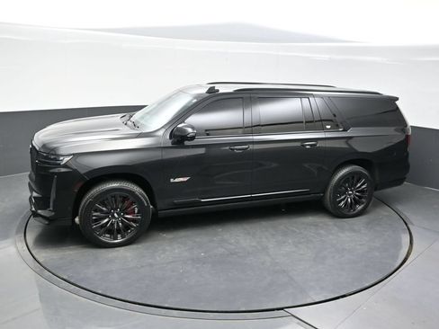 Certified 2024 Cadillac Escalade ESV V w/ LPO, ONYX Package AWD/4WD image 30