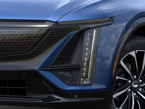 New 2026 Cadillac Lyriq Sport w/ LPO, Floor Liner Package AWD/4WD image 10