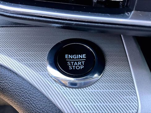 Used 2023 Ford Explorer XLT w/ Equipment Group 202A RWD image 35