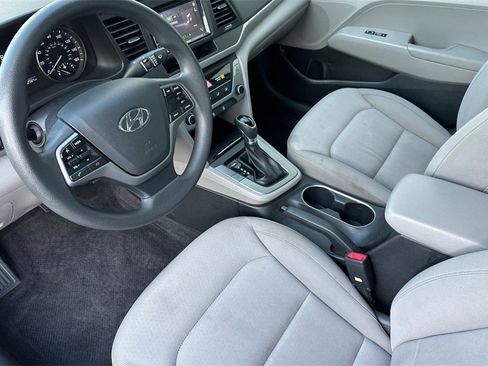 Used 2018 Hyundai Elantra SE image 10