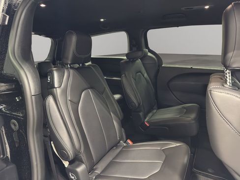 New 2026 Chrysler Pacifica Select image 18