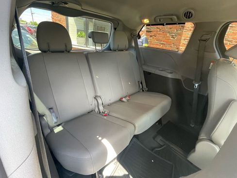 Used 2019 Toyota Sienna XLE w/ XLE Navigation Package AWD/4WD image 25