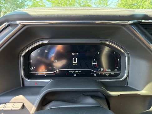 Used 2025 GMC Sierra 2500 Denali Ultimate AWD/4WD image 11