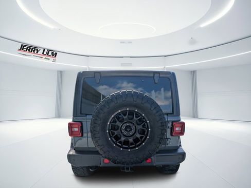 Used 2020 Jeep Wrangler Unlimited Sahara image 4