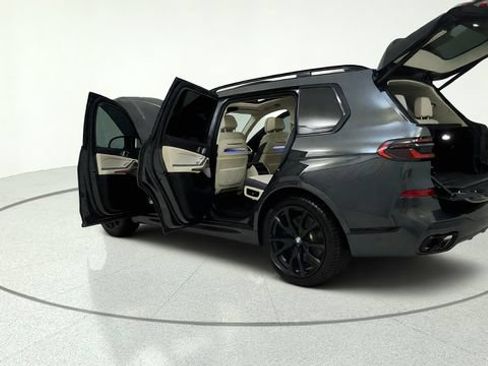 Used 2025 BMW X7 M60i AWD/4WD image 13