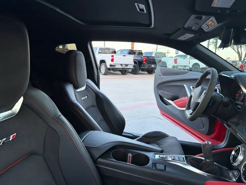 Used 2022 Chevrolet Camaro ZL1 RWD image 8