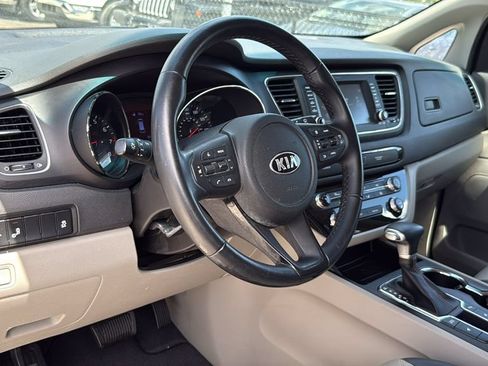 Used 2020 Kia Sedona EX FWD image 24