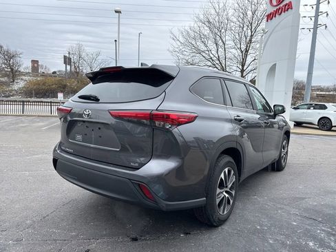 Used 2023 Toyota Highlander XLE image 5