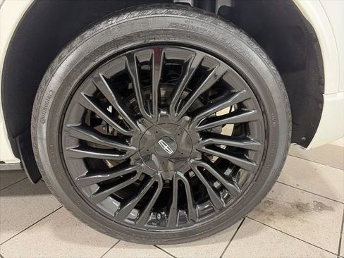 Used 2022 Lincoln Corsair Reserve w/ Equipment Group 201A image 11