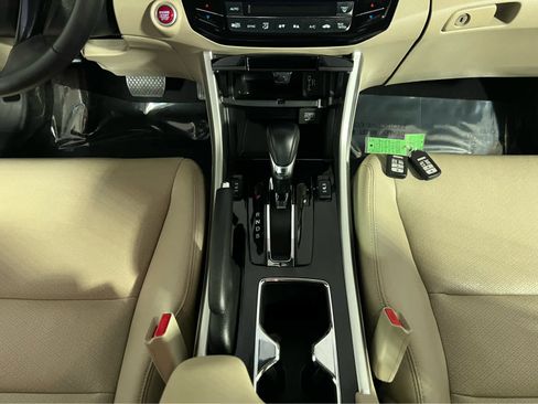 Used 2017 Honda Accord EX-L image 12