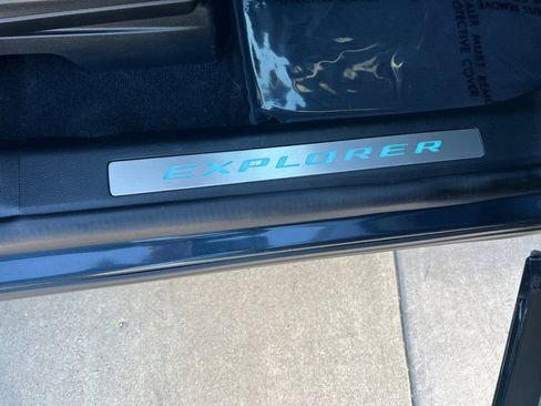 Used 2023 Ford Explorer Platinum w/ Technology Package image 27